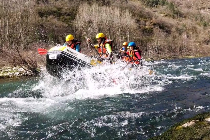 rafting dans les gorges du tarn a 45 mns de millau