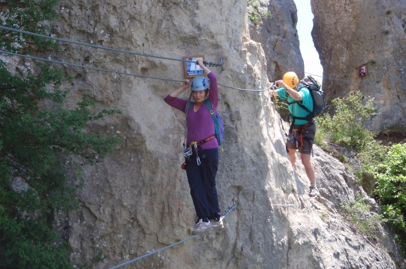 pont de singe sur la via ferrata de liaucous en aveyron